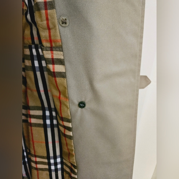 Burberry (Vintage) Women's Trenchcoat - Picture 12 of 15